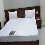 Oyo Red Leaf Residency Near Palam Metro Station