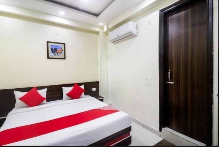 Oyo Red Leaf Residency Near Palam Metro Station Hotel New Delhi