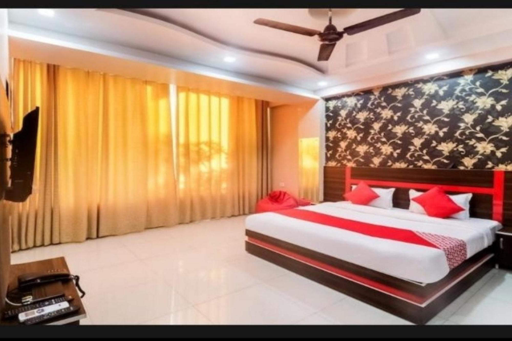 Oyo Red Leaf Residency Near Palam Metro Station Hotel
