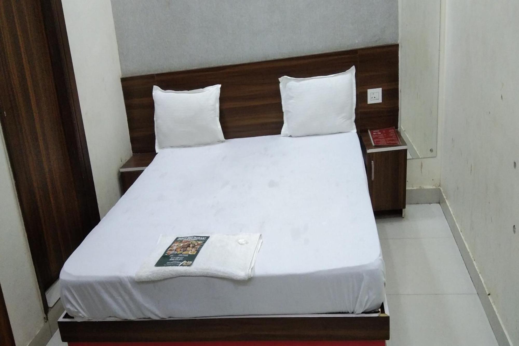 Oyo Red Leaf Residency Near Palam Metro Station 3* New Delhi