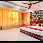 Oyo Red Leaf Residency Near Palam Metro Station